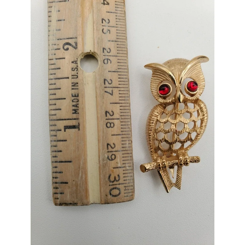Vtg Avon Goldtone Red Eyes Owl Brooch Pin